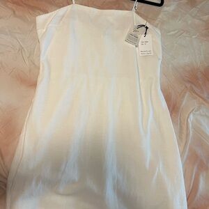 Elegant White Sleeveless Dress